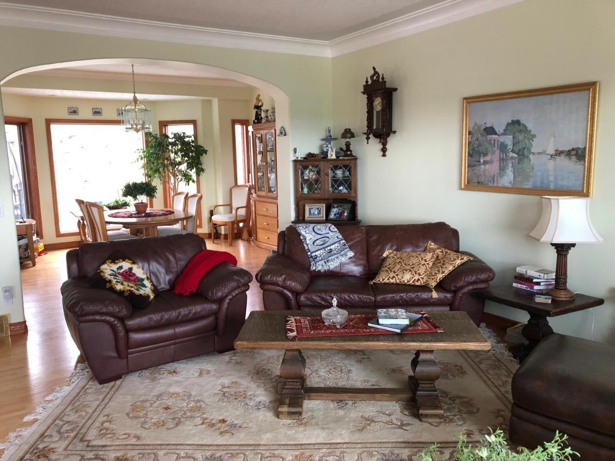 Rocky Mountain View Bed & Breakfast Cochrane Ngoại thất bức ảnh