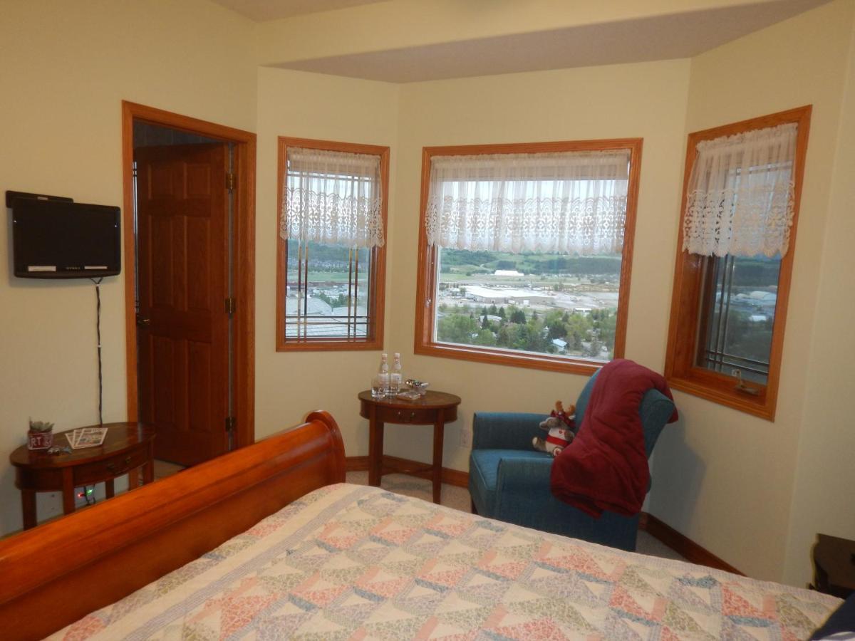 Rocky Mountain View Bed & Breakfast Cochrane Ngoại thất bức ảnh