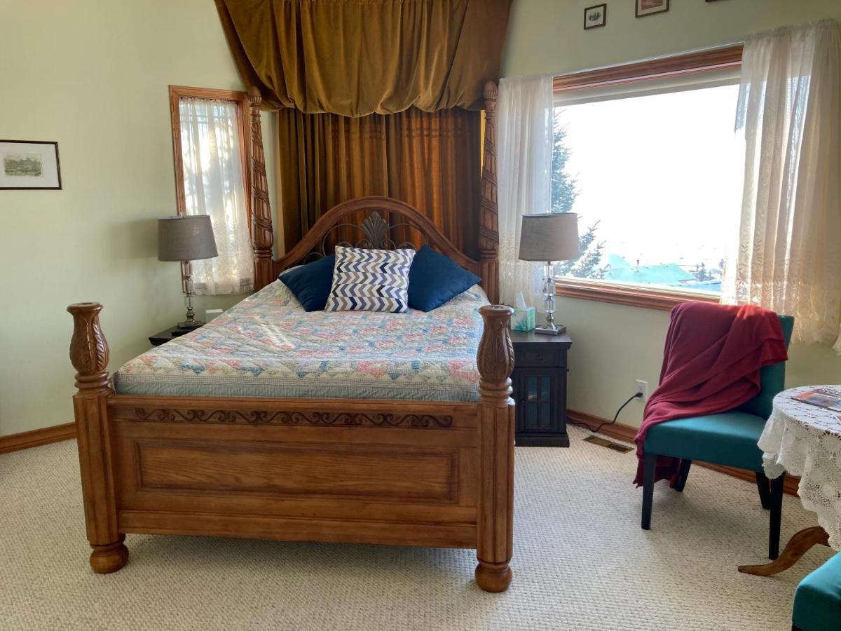 Rocky Mountain View Bed & Breakfast Cochrane Ngoại thất bức ảnh